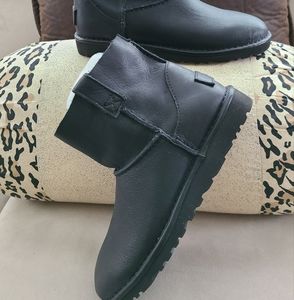 UGG short leather black boots, Unlined